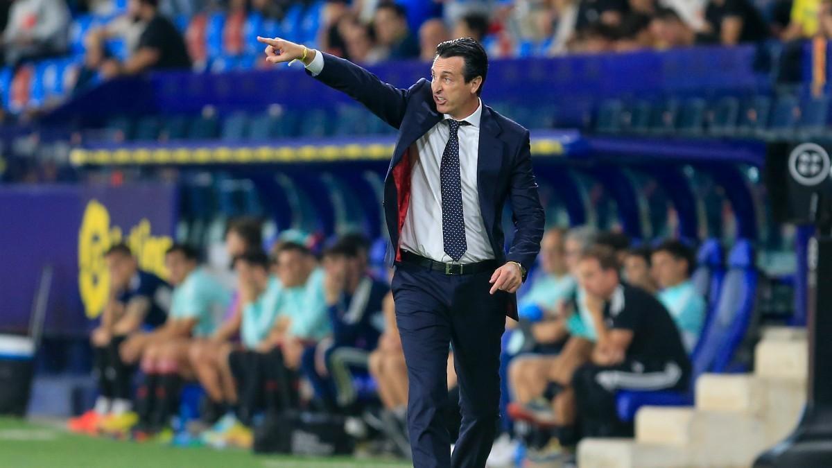 El técnico del Villarreal, Unai Emery, durante el encuentro frente a Osasuna