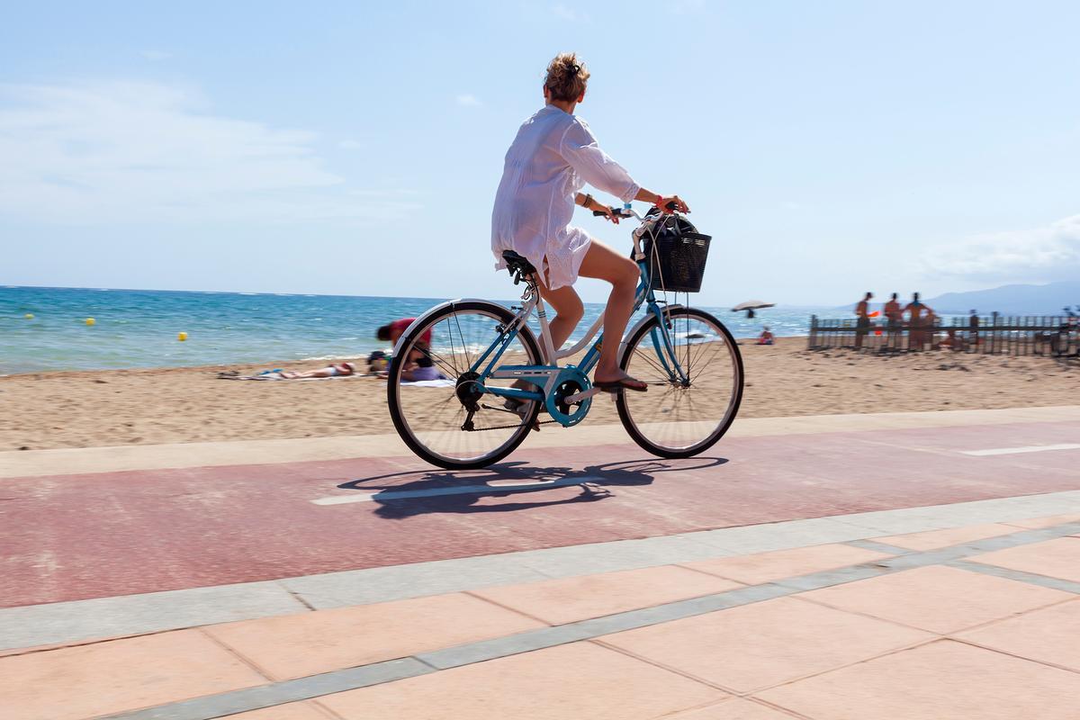 Un dels carrils pedalables més populars és el que uneix el port de Salou amb el de Cambrils Un dels carrils pedalables més populars és el que uneix el port de Salou amb el de Cambrils