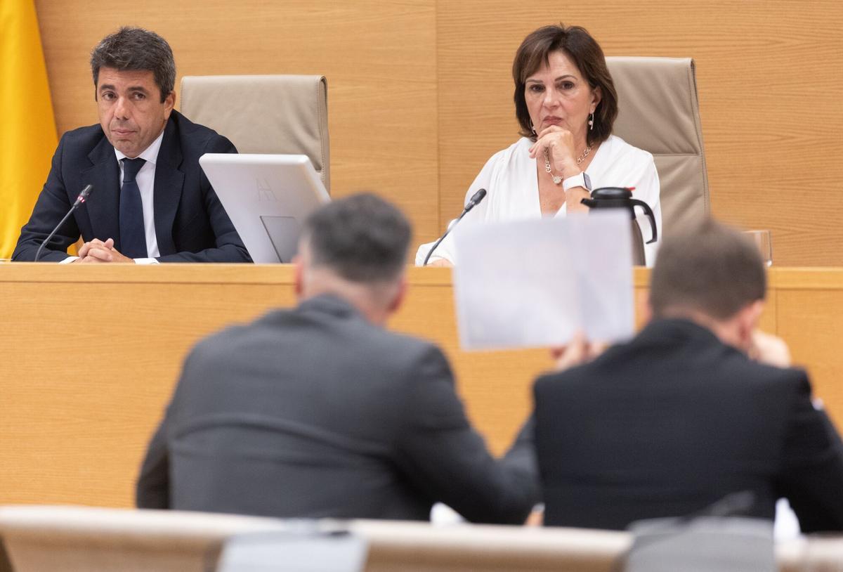 17/11/2025 El presidente de la Generalitat valenciana en funciones, Carlos Mazón, comparece ante la comisión de la dana, en el Congreso de los Diputados, a 17 de noviembre de 2025, en Madrid (España). El 'popular' Carlos Mazón, abre hoy las comparecencias políticas de la comisión del Congreso que investiga la gestión de la dana del 29 de octubre de 2024, que dejó 229 muertos sólo en Valencia, y se enfrenta, por primera vez, a un interrogatorio con el formato de pregunta-respuesta sobre su actuación. POLITICA Eduardo Parra - Europa Press