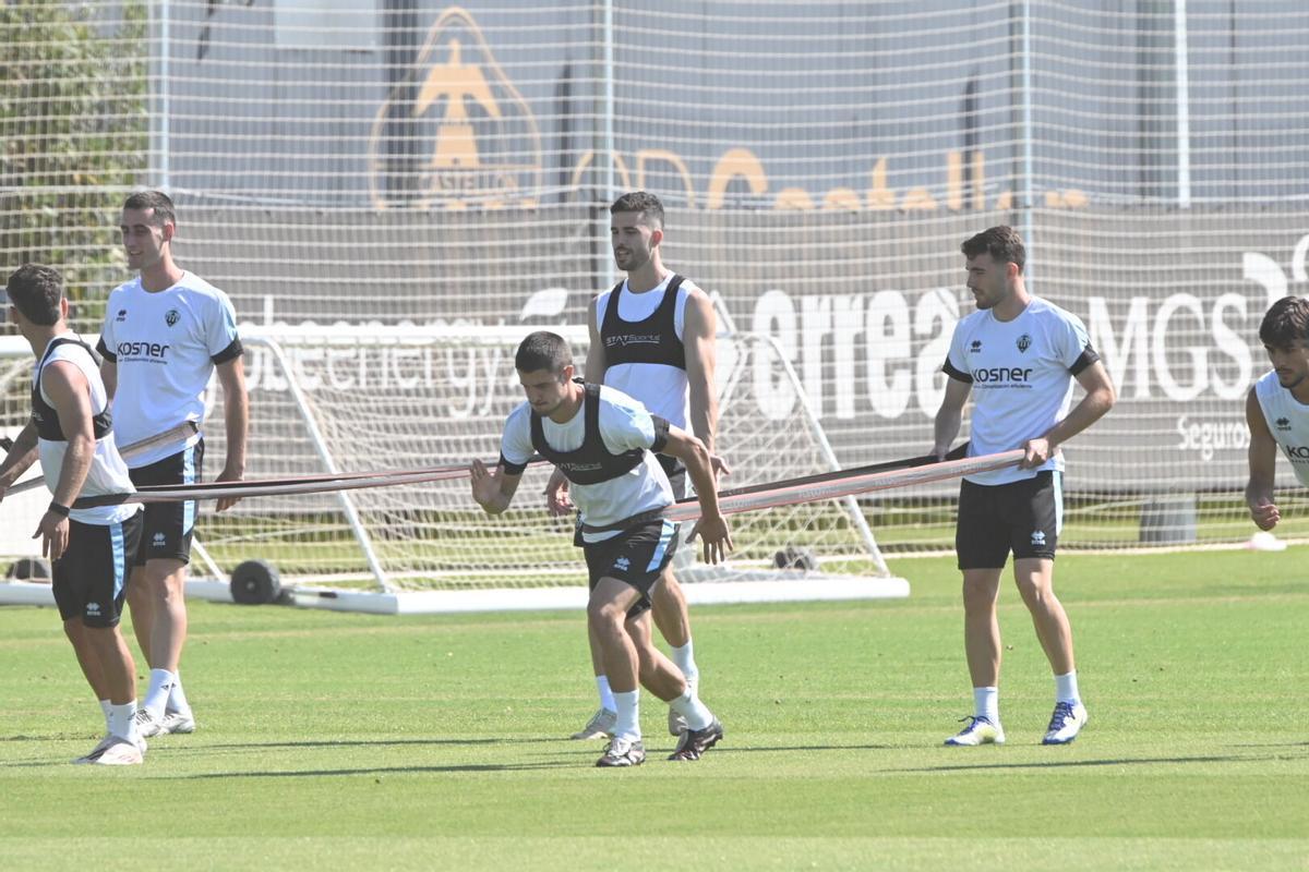 Entrenamiento de los 'orelluts', en la Ciudad Deportiva Globeenergy, antes del Castellón-Eibar