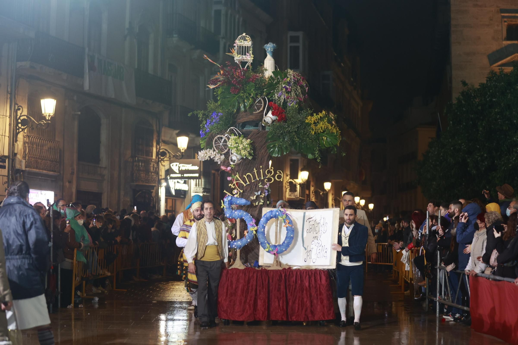 Búscate en la Ofrenda por la calle Quart (entre 22.00 y 23.00 horas)