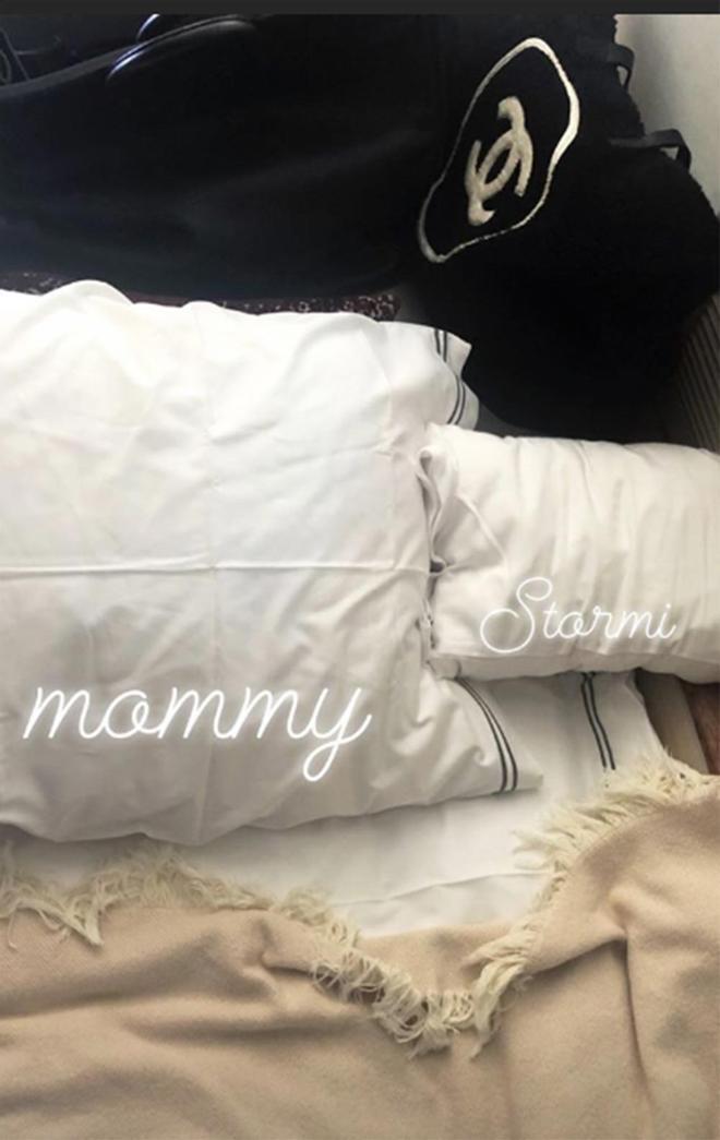 Almohadas de Kylie Jenner y Stormi