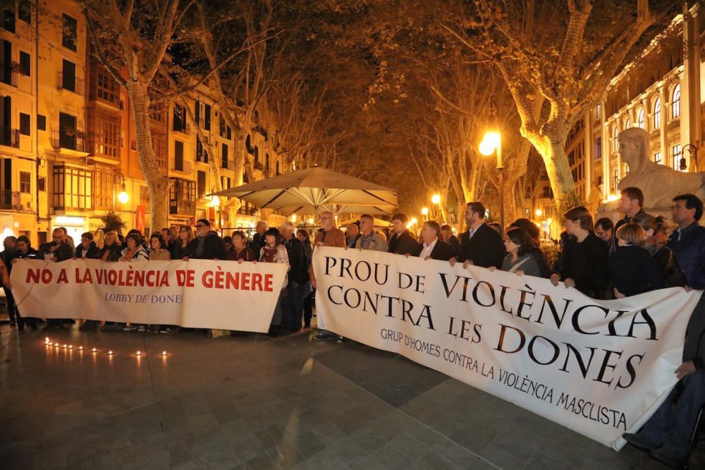 Concentración por el asesinato de una mujer en Son Cotoner