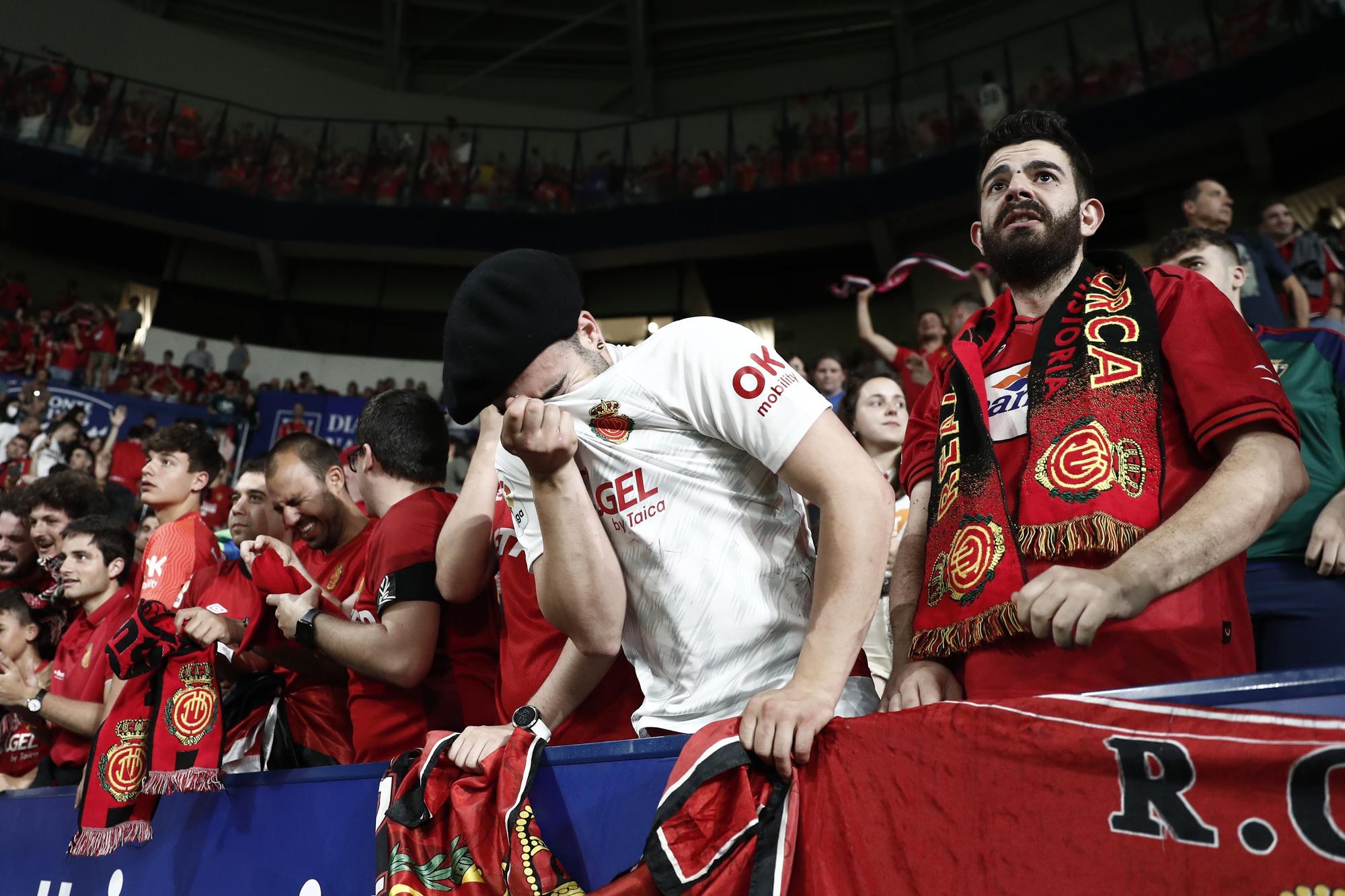 Osasuna-RCD Mallorca: Las fotos de la alegría desatada de los jugadores del Mallorca al conseguir la permanencia