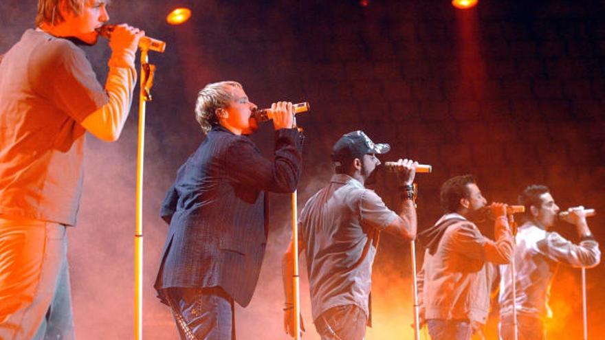 El grupo durante un concierto en Badalona en 2005