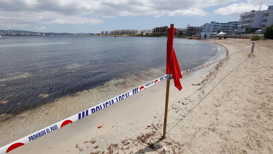 Imagen de la playa de Punta Xinxó, cerrada este verano por un vertido. | JUAN A. RIERA