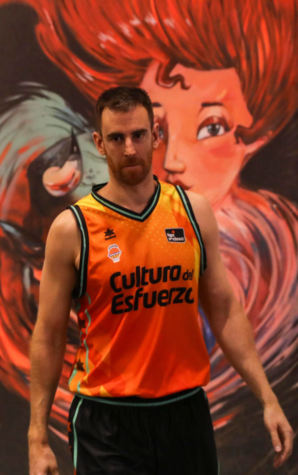 Las nuevas equipaciones de Valencia Basket: ¡Sorpresa con 'pólvora y cenizas'!