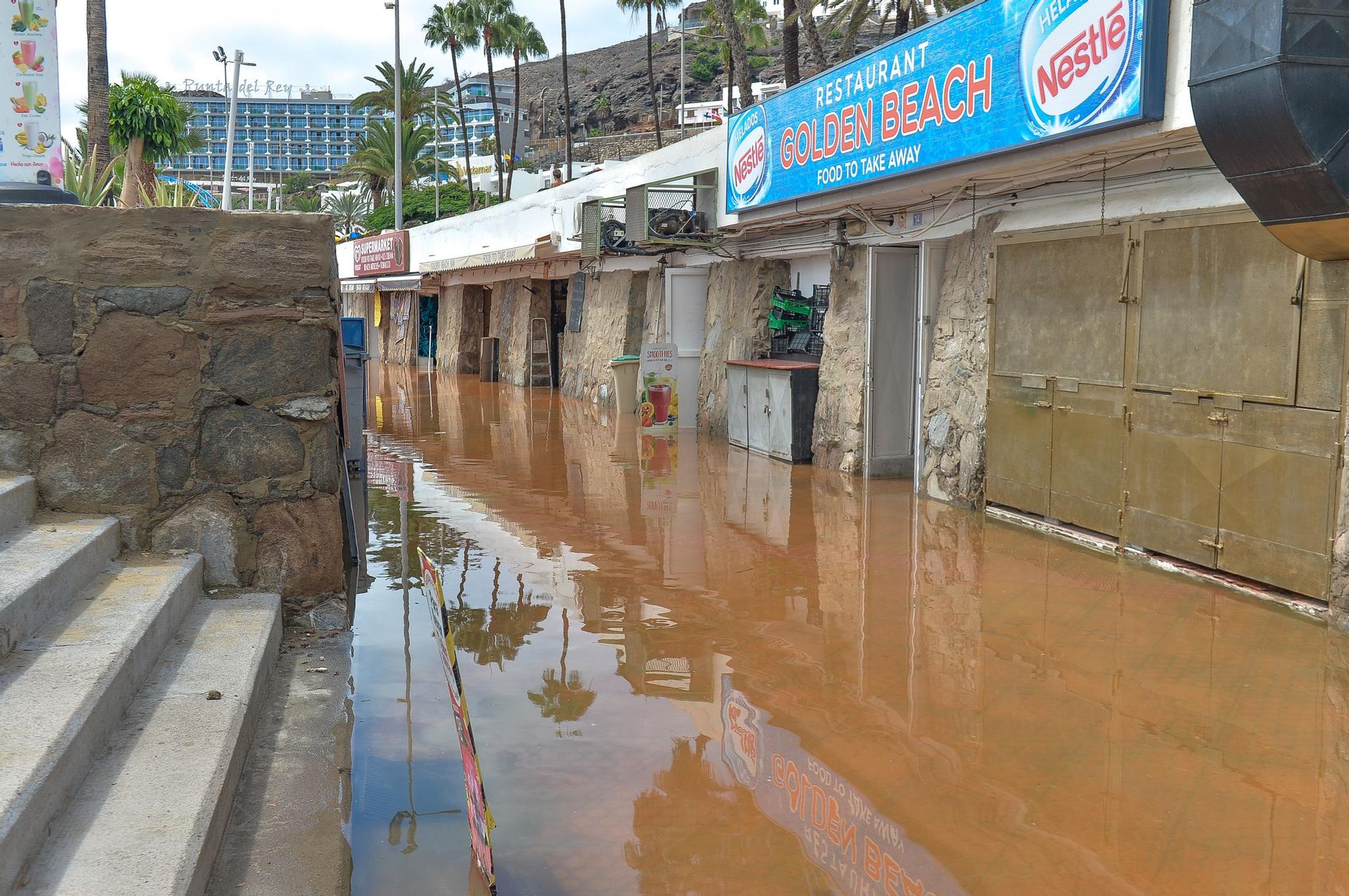 Dia después de la lluvia en Puerto Rico y Playa del Inglés