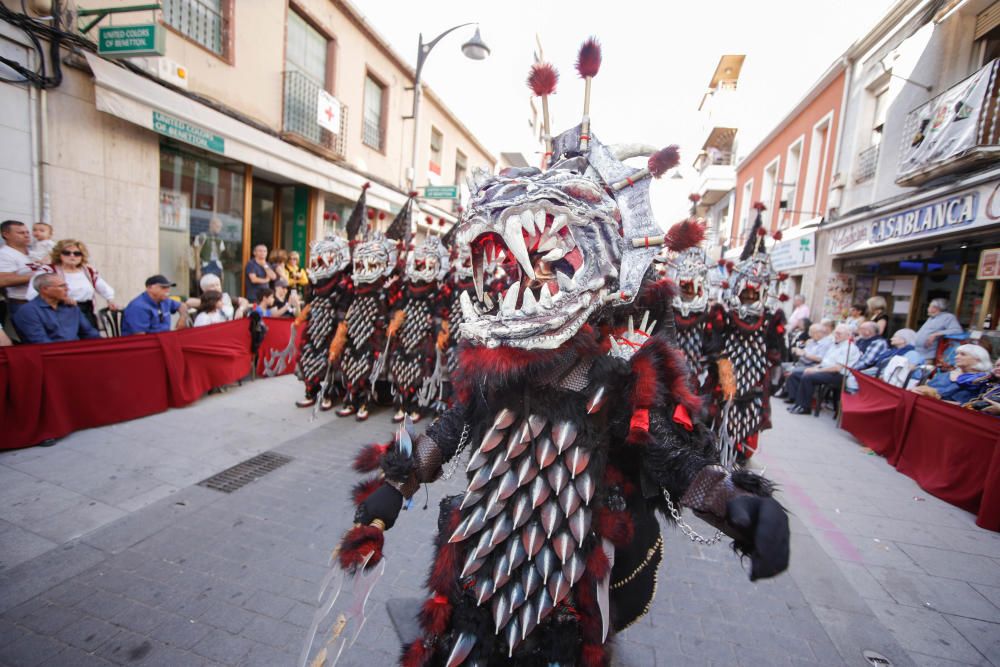 El bando de la media luna ofreció un majestuoso espectáculo en el segundo gran desfile de los Moros y Cristianos de la ciudad