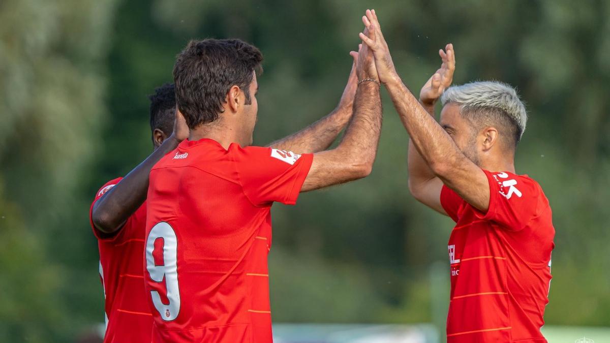Abdón y Jaume Costa celebran un gol esta pretemporada