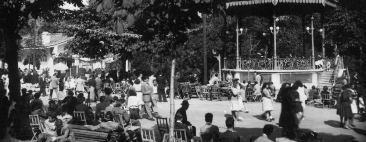 El quiosco del Bombé, durante un baile a principios del siglo pasado.