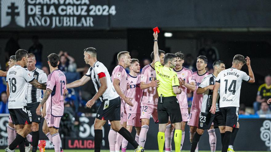 El Oviedo no tiene suerte con De la Fuente Ramos: estos son los números azules con el colegiado pucelano