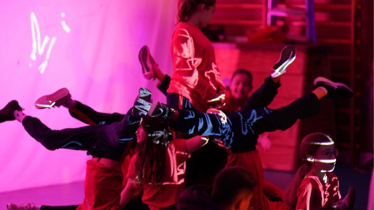 El projecte transcendix les arts escèniques tradicionals; prioritza l’experiència participativa, multisensorial i directa