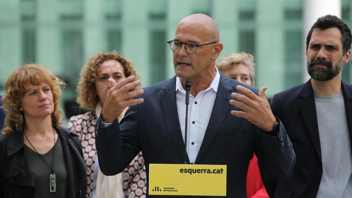 Raül Romeva, junto a dirigentes de ERC.