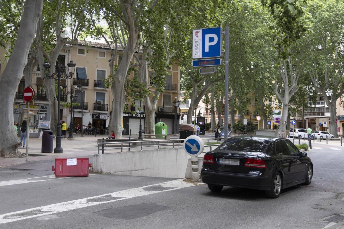 Entrada al parking de la Bassa.