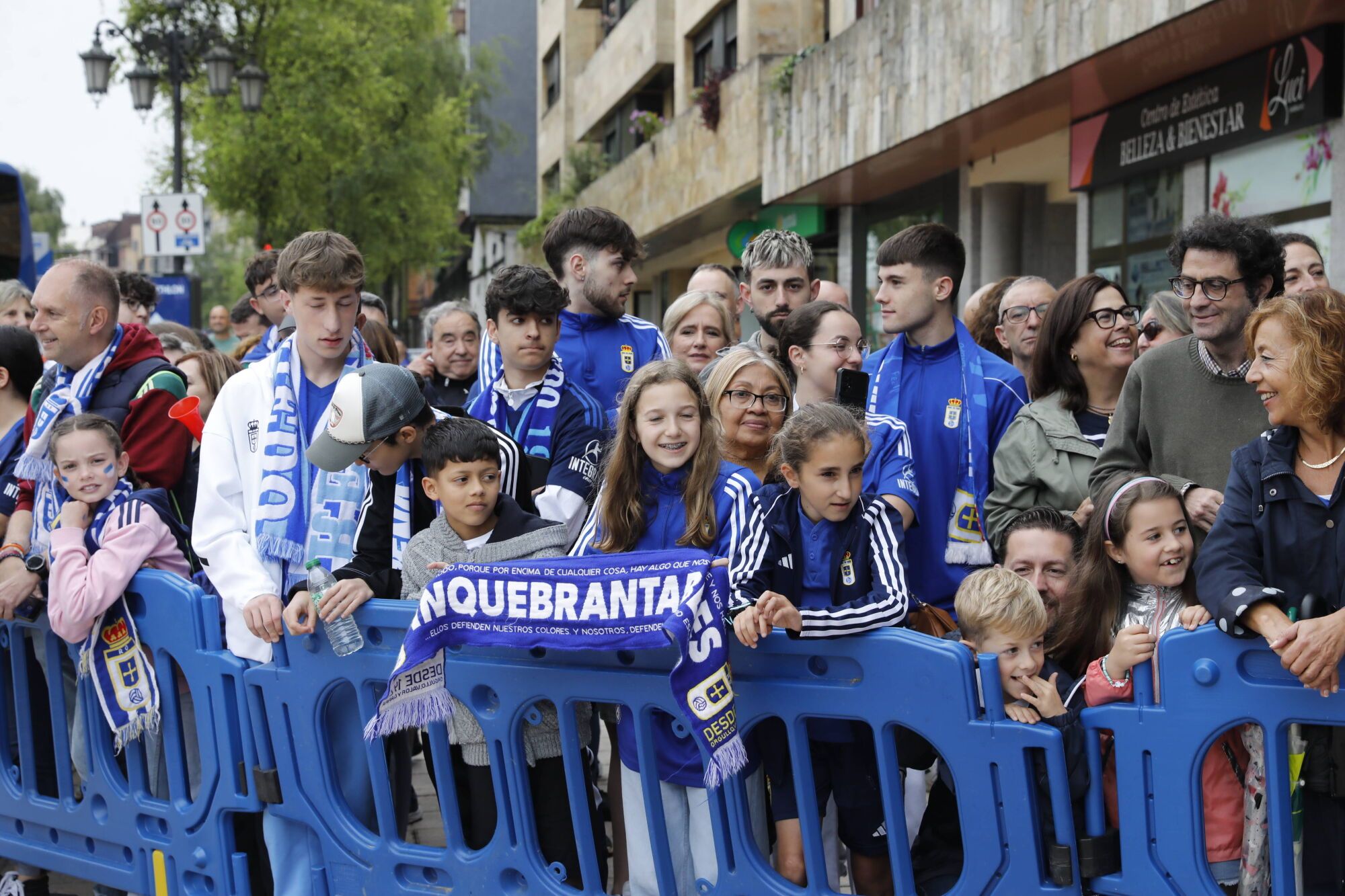 Así fue el recibimiento de la afición al Real Oviedo y toda la previa del último partido de la temporada
