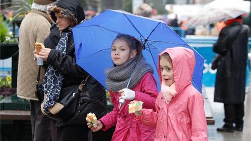 Cielo con intervalos nubosos con algunas lluvias débiles en el noroeste