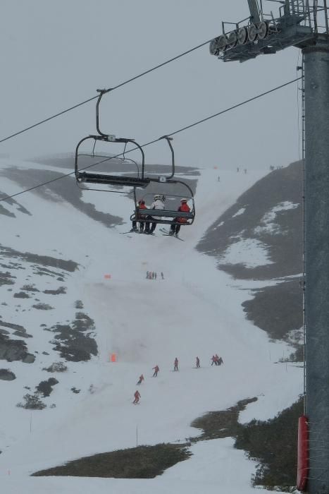 Esquiadores en el décimo aniversario de Fuentes de Invierno