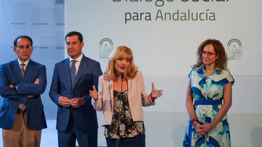 Laa actual secretaria general de UGT-A, Carmen Castilla, atiende a los medios este miércoles tras la reunión de la Mesa de Diálogo Social de Andalucía.