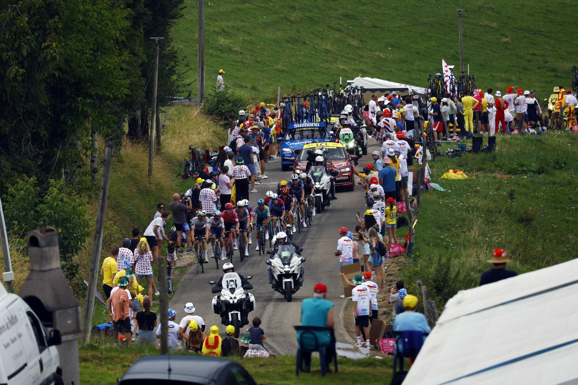 (France), 26/07/2025.- The break away in action during the 20th stage of the Tour de France cycling race over 184.2km from Nantua to Pontarlier, France, 26 July 2025. (Ciclismo, Francia) EFE/EPA/MARTIN DIVISEK