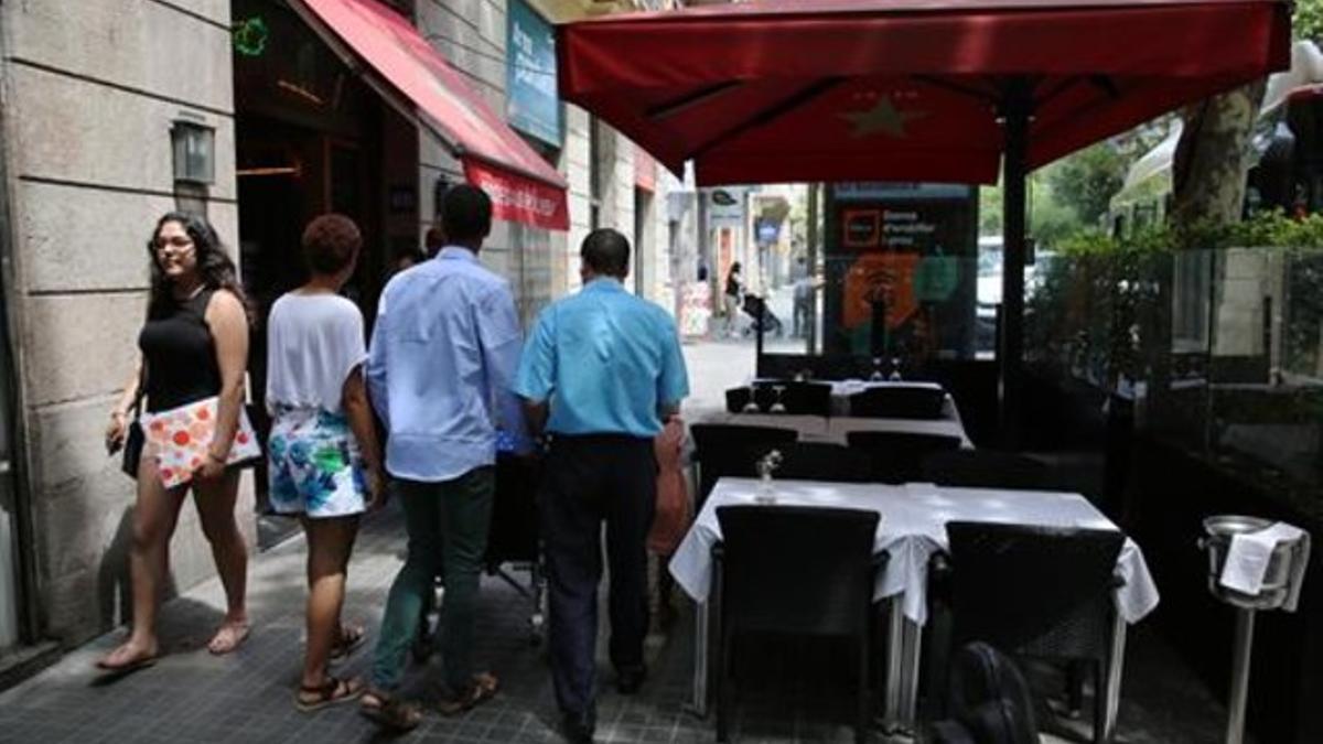 La norma prevé retirar la terraza de la Bodega Sepúlveda, en Sant Antoni.