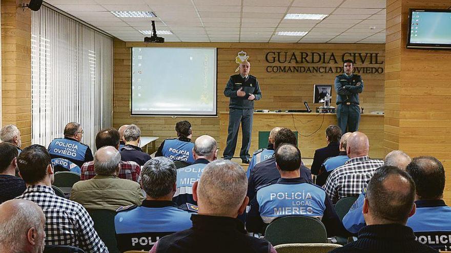 Un momento del curso formativo impartido por la Guardia Civil.