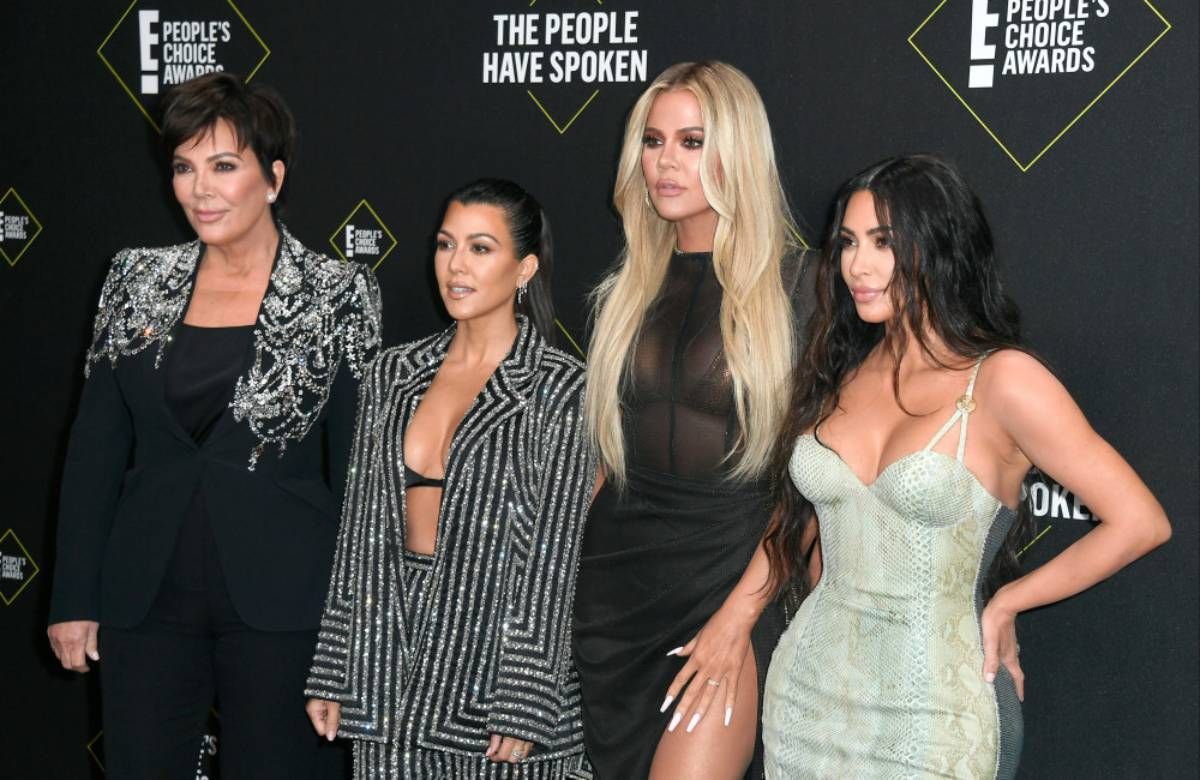 Kris Jenner y sus hijas Kourteny, Khloé y Kim Kardashian en una foto de archivo