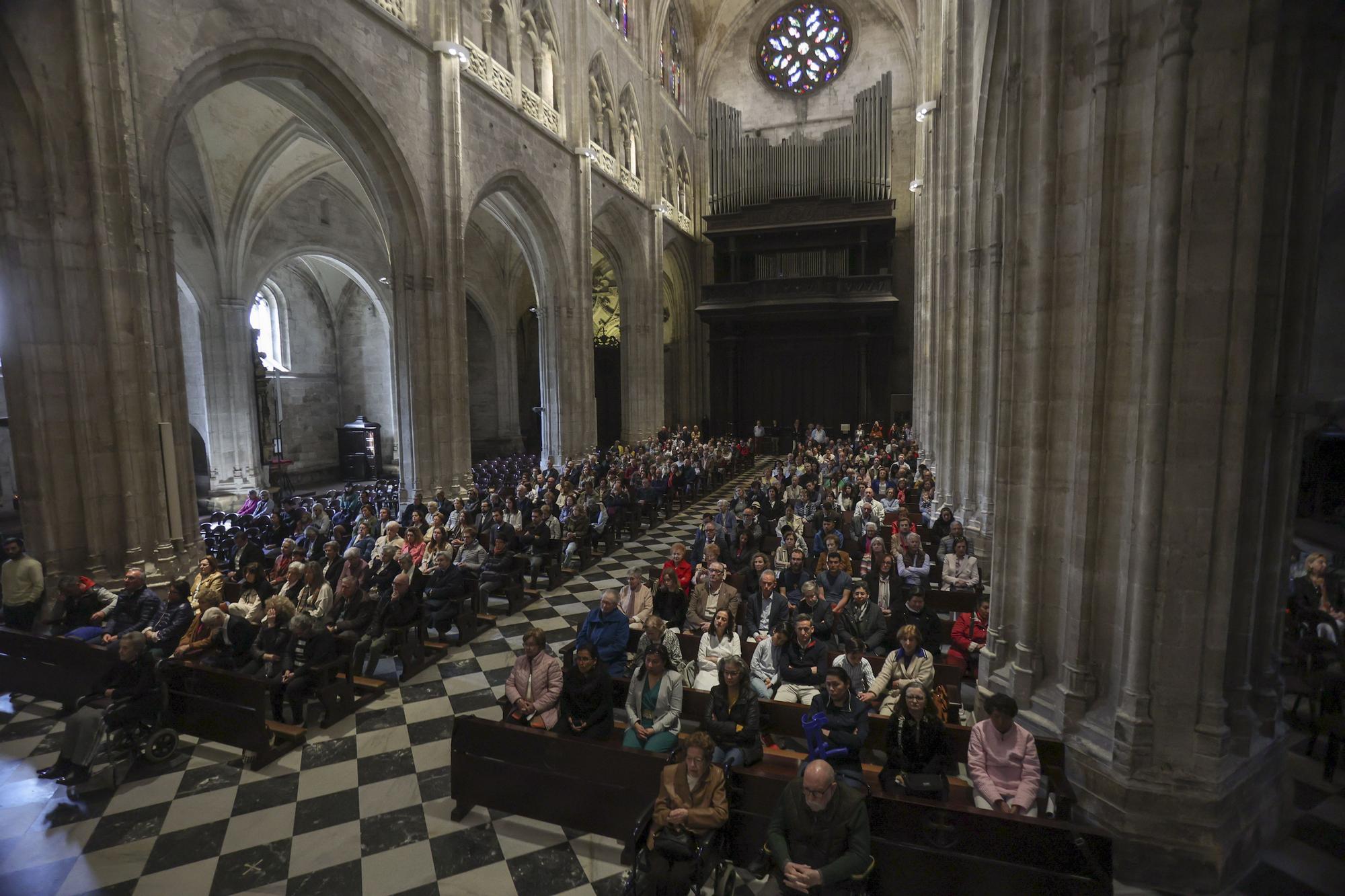 Oviedo despide a lo grande la Semana Santa: mira las fotos de la procesión del Resucitado