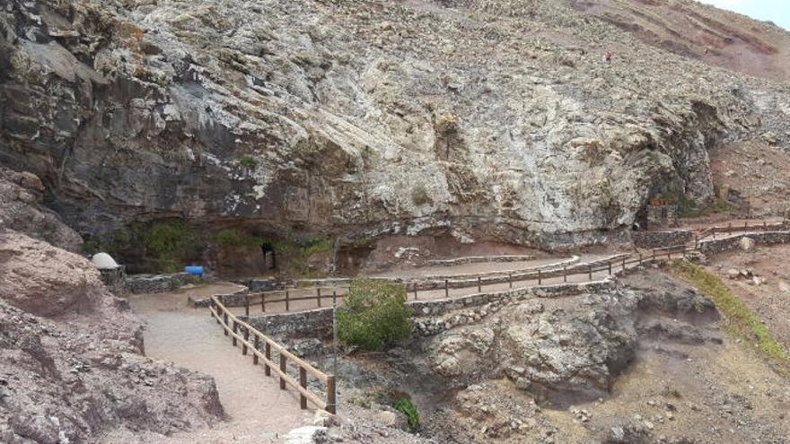 El Ayuntamiento arregla el sendero de la ermita del Tanquito