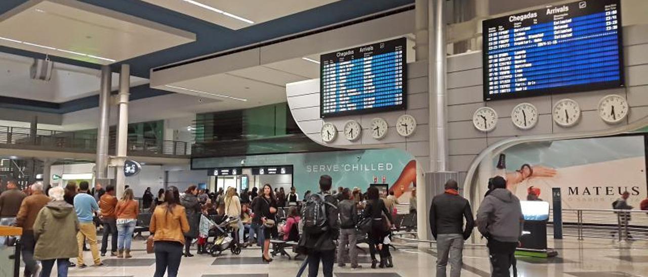 Terminal del Aeropuerto Francisco Sá Carneiro.