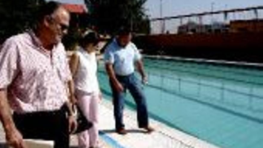 La policía local vigilará de forma permanente la piscina de La Paz