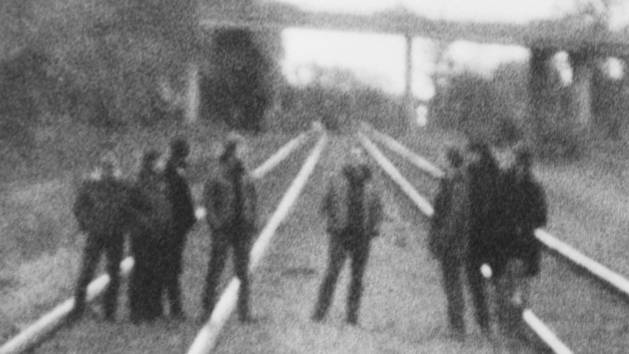 Una abstracta imagen promocional de Godspeed You! Black Emperor