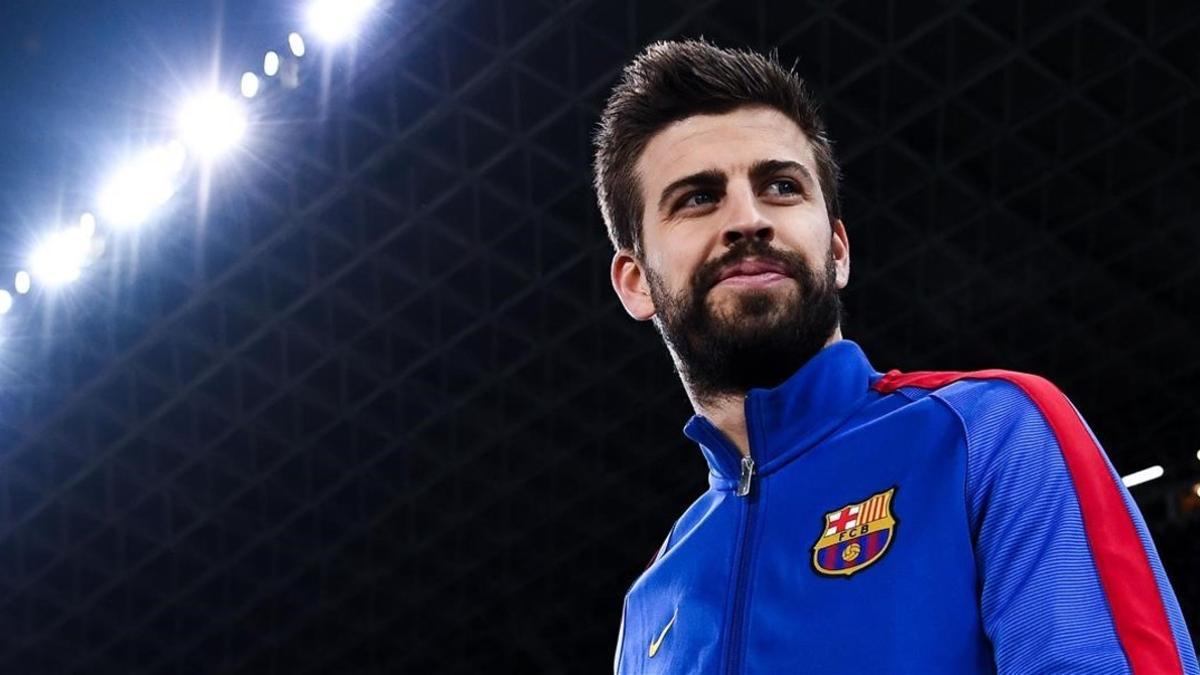 Gerard Piqué, en el momento de saltar al césped de Anoeta antes del partido de Copa.