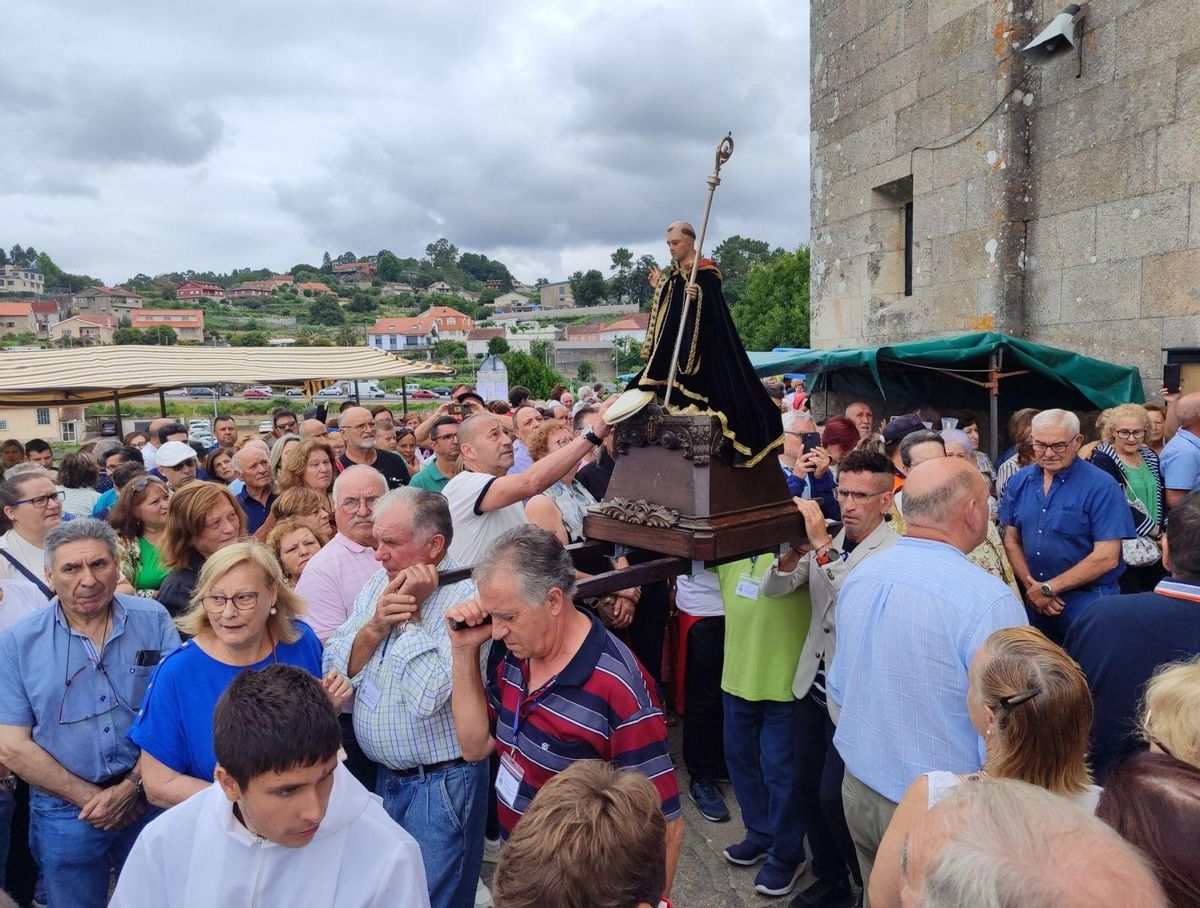 Procesión tras la misa
del mediodía. | Santos Álvarez