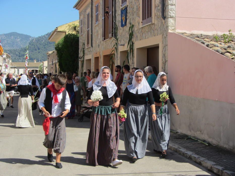 El Fadrí Major de Moscari corteja a las solteras en honor a la patrona Santa Anna