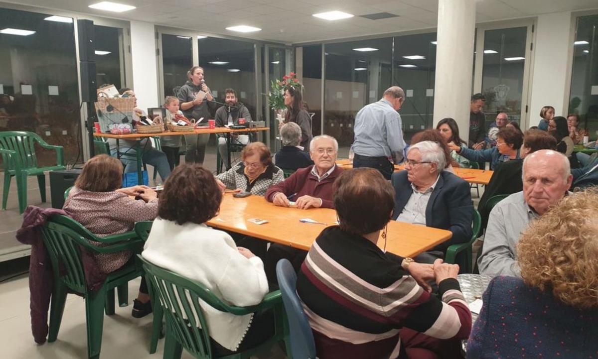 Los mayores difrutaron del bingo ‘pagès’. | DI