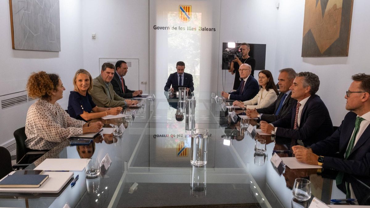 Imagen de la reunión celebrada hoy entre Govern y AENA