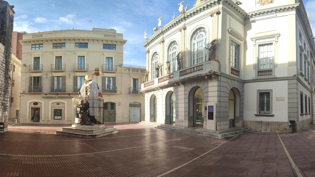 La casa Giralt Ventolà i el Teatre Museu Dalí.