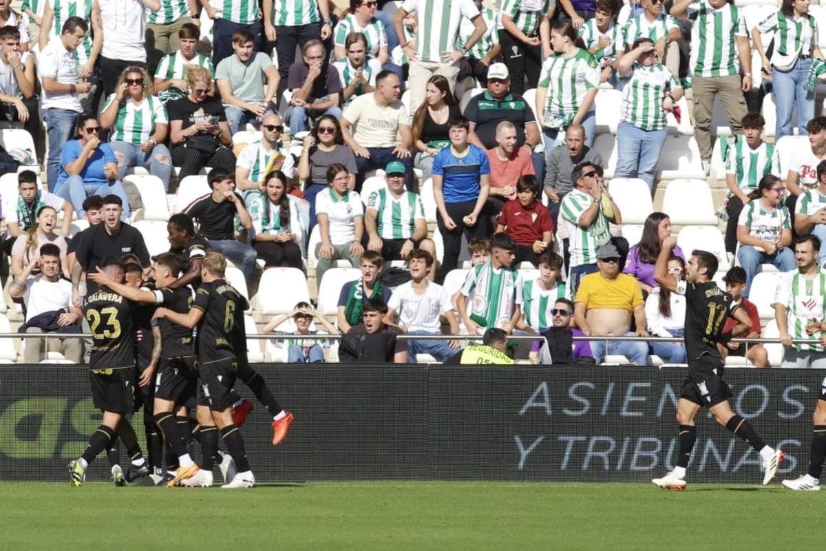 El Castellón celebra uno de sus goles en El Arcángel.