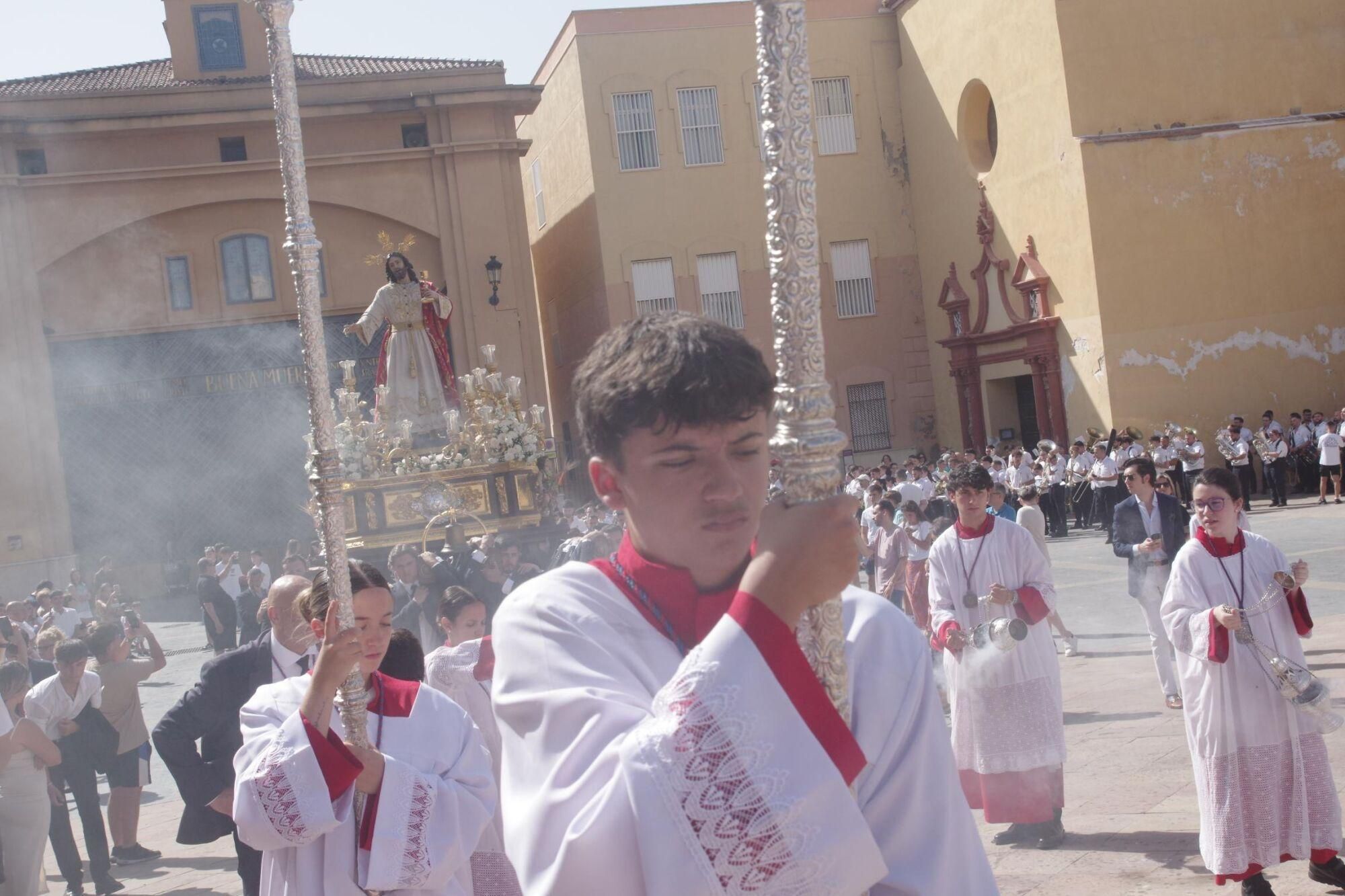 Traslado del Señor de la Cena para presidir el altar del Corpus de Málaga que monta la cofradía