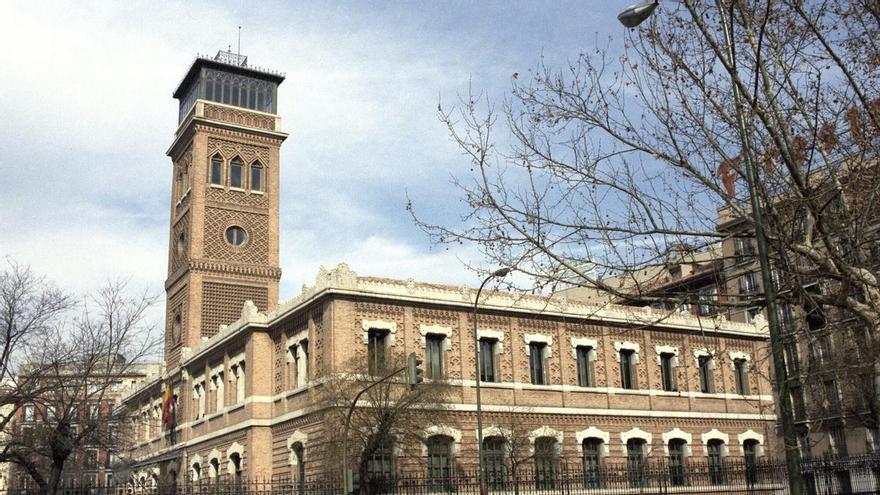 Albares llama a Almeida y ambos intentarán que la Casa Árabe continúe en su misma sede de Madrid después de que el alcalde exigiera su desalojo