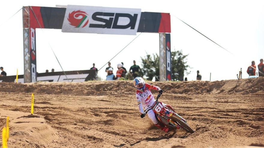 Jorge Prado, durante la primera manga de ayer. |  // MXGP