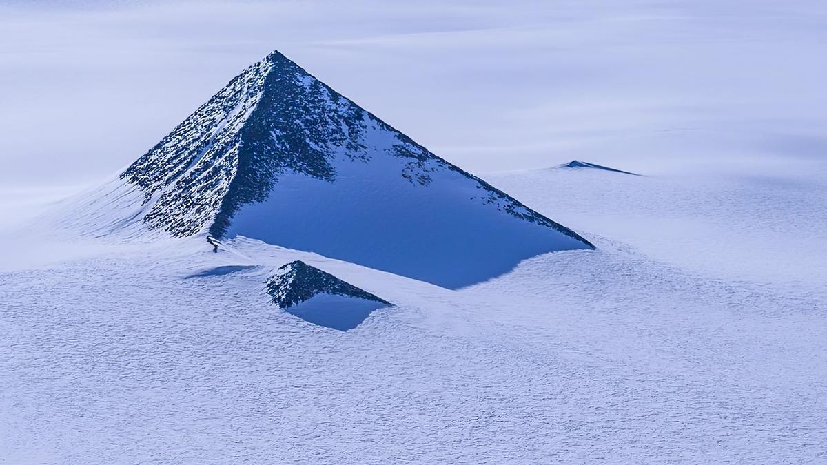 Esta es la montaña en forma de pirámide descubierta en la Antártida