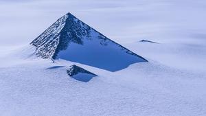 Esta es la montaña en forma de pirámide descubierta en la Antártida
