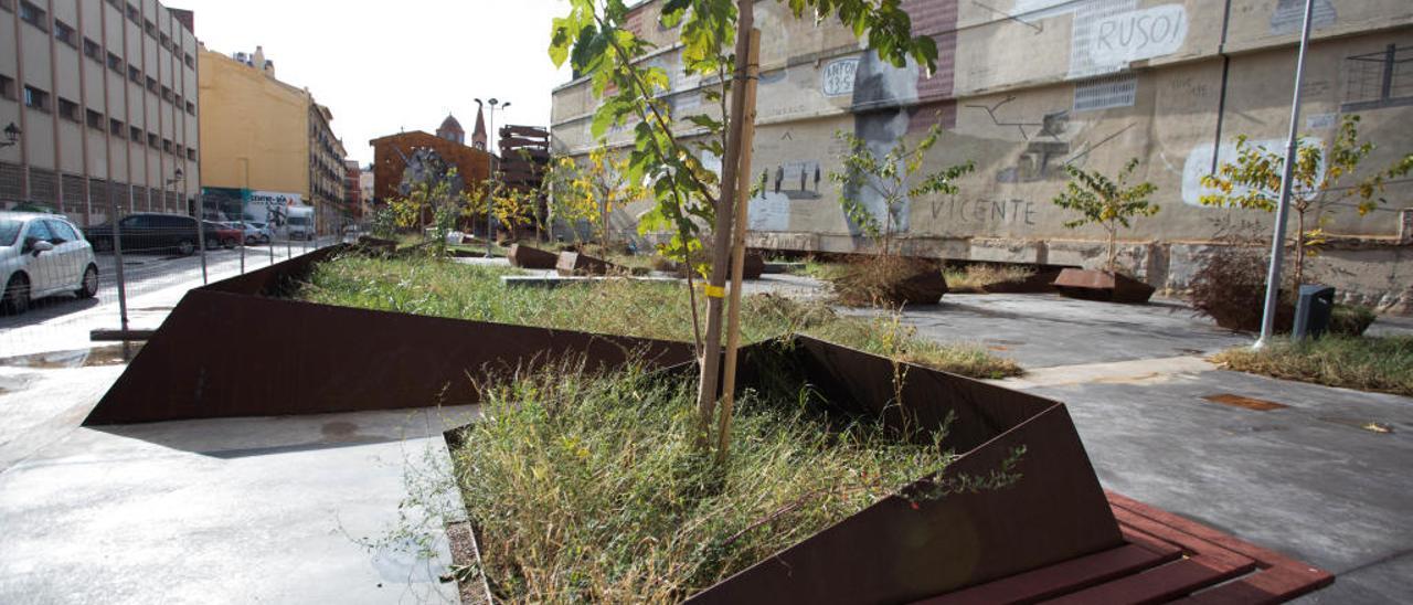 Fotografía tomada ayer del llamado «jardín de las esculturas», situado en el solar trasero del IVAM.