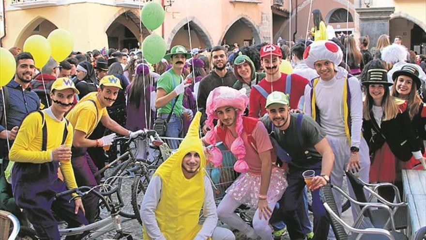 2.000 vecinos llenan de ritmo e ingenio el carnaval de Onda