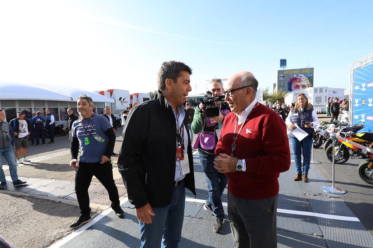 Carlos Mazón y Carmelo Ezpeleta, durante el último Gram Premio de la C. Valenciana en el Circuit Ricardo Tormo de Cheste