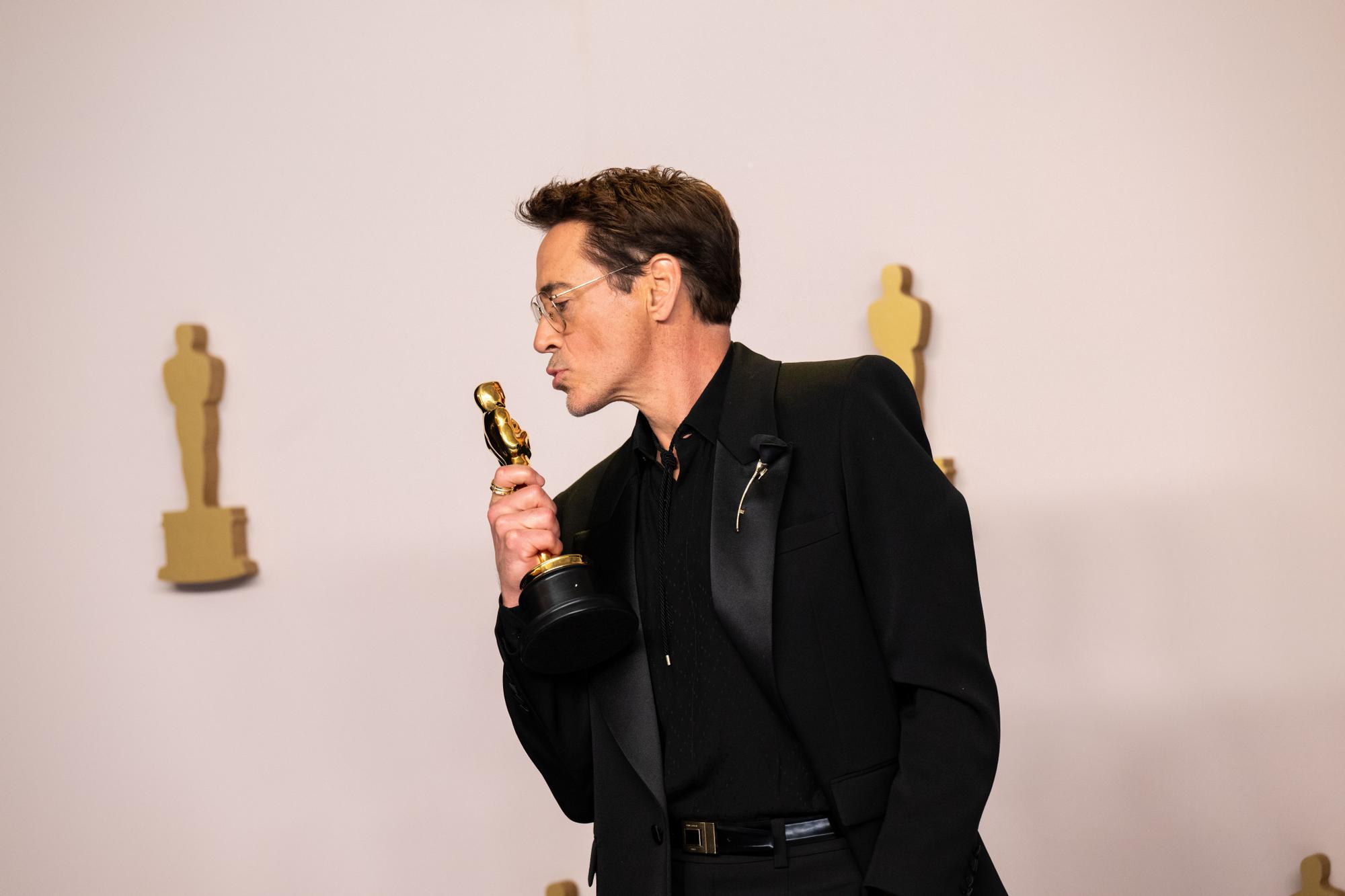 10 March 2024, US, Hollywood: American actor Robert Downey Jr. winner of the Oscar for Best Supporting Actor for "Oppenheimer" poses in the press room during the 96th annual Academy Awards ceremony at the Dolby Theatre. Photo: -/AMPAS/ZUMA Press Wire/dpa 10/03/2024 ONLY FOR USE IN SPAIN / -/AMPAS/ZUMA Press Wire/dpa;Arts, Culture and Entertainment;entertainment;celebrity;media;cinema;96th Oscars Awards in Hollywood;