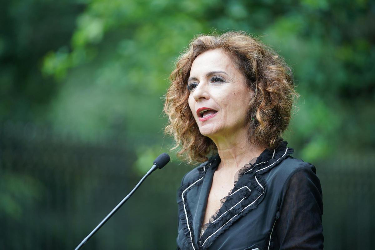 Montero pide a Feijóo que module, rectifique o se separe de lo dicho por Milei con Ayuso