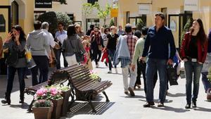 Compras en el outlet de La Roca Village.